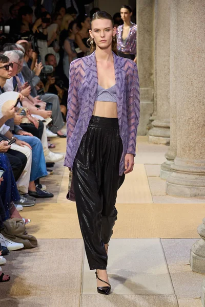 Look 28